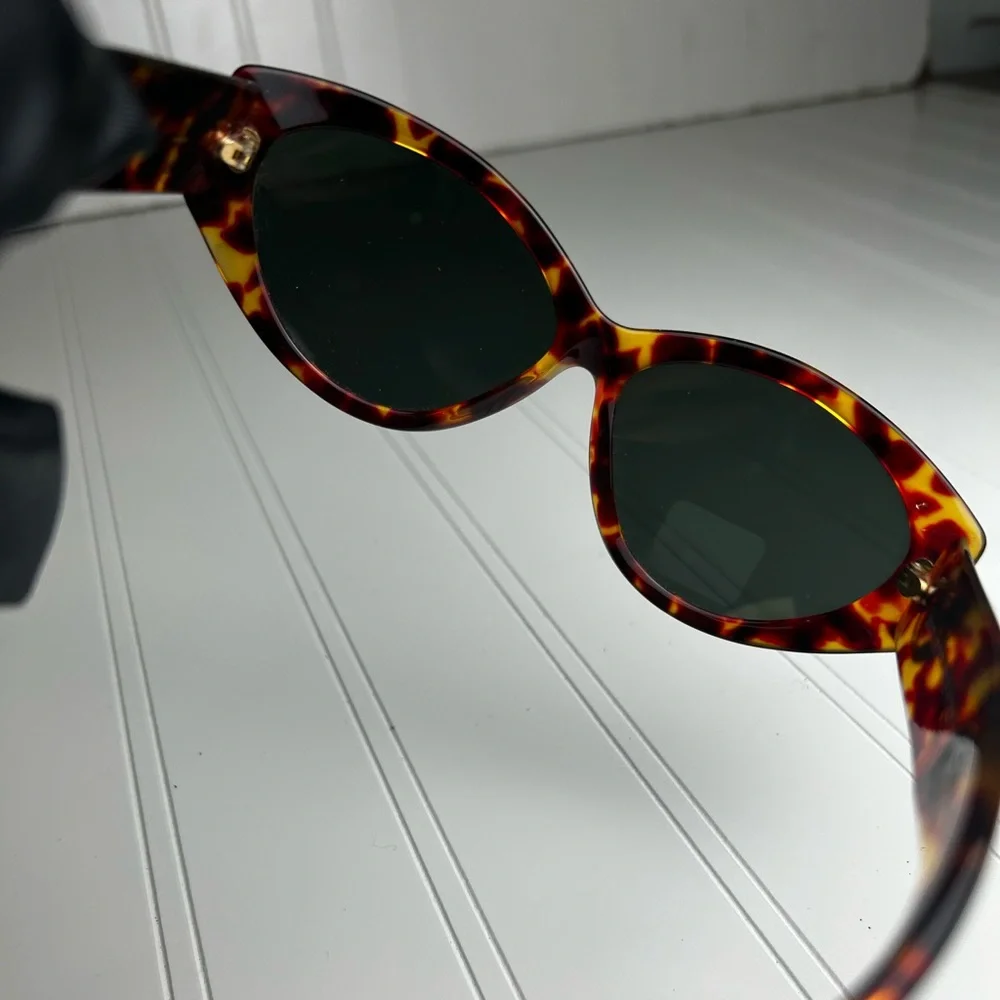 Gucci Womenโs Leopard Tortoise Double G Wrap Sunglasses - Picture 12 of 15